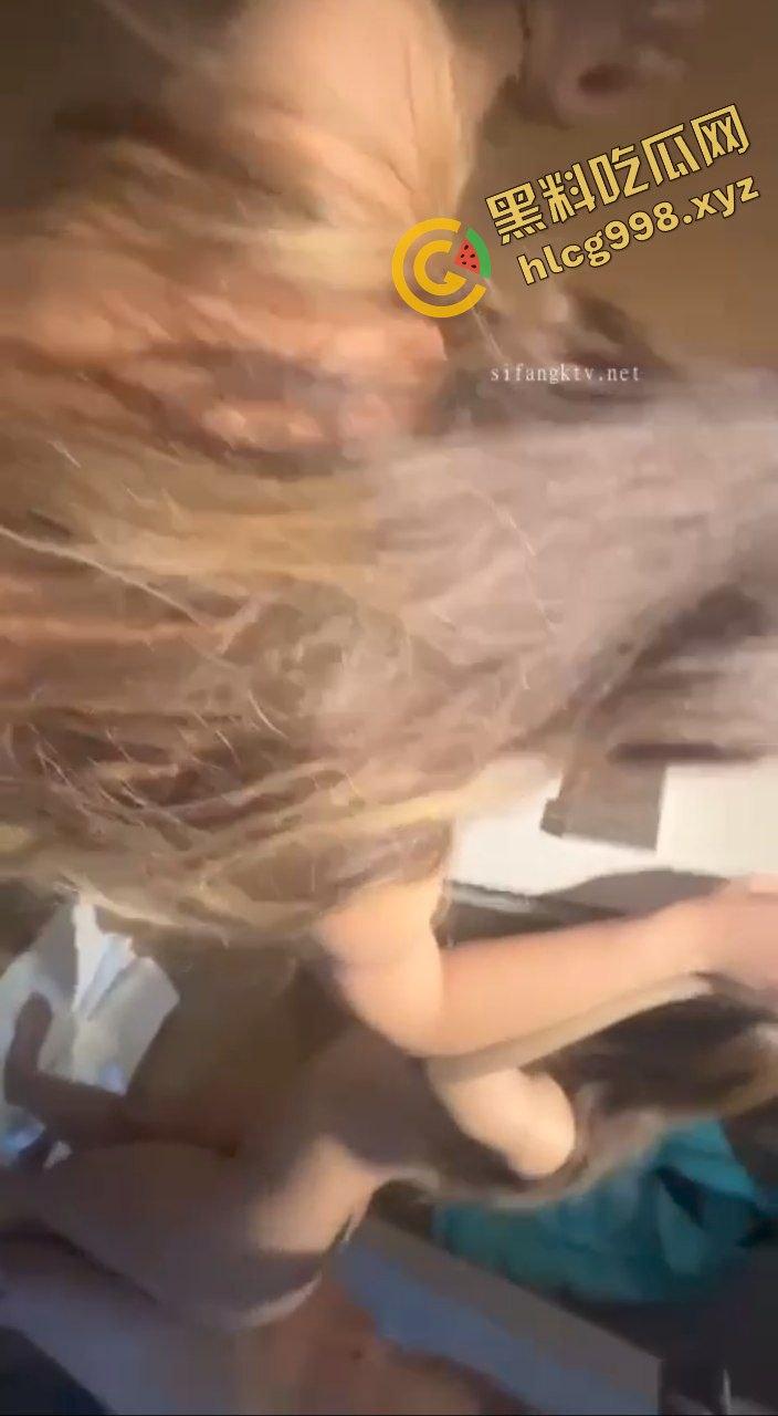 抖音情感博主14万粉女网红『妳可』与男友激情舌吻 对镜后入 全网独家流出！-8