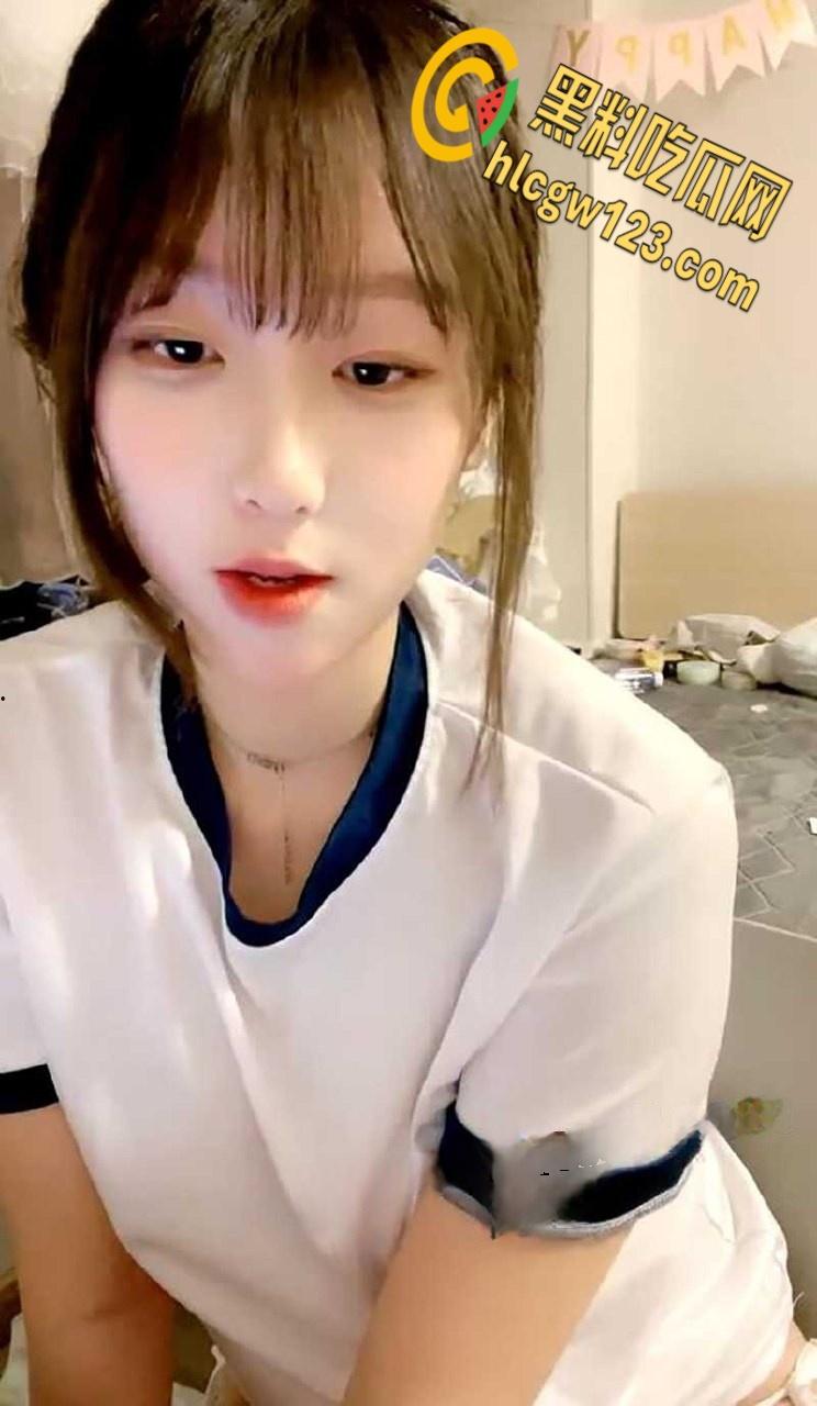 童颜巨乳猫系女友【喵萝莉】，高颜值学生装脸穴同框展示娇嫩身材 ，先撸为敬了！-2