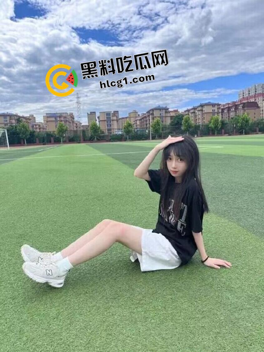 清纯大一学妹被学长调教成反差小母狗 刚成年就开发 无辜大眼睛吃精 奶子被操到飞来飞去 这谁顶得住-2