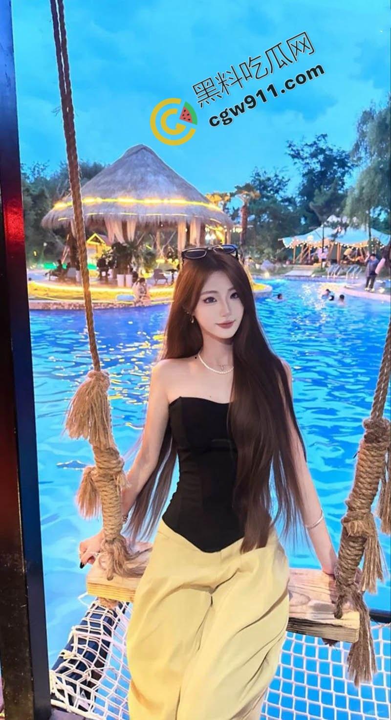 广西柳州大长腿美女【刘璐】成富二代胯下母狗！戴黑皮项圈深喉服侍，翘臀高撅撞击啪啪，狂野摆动高潮尖叫震天-5