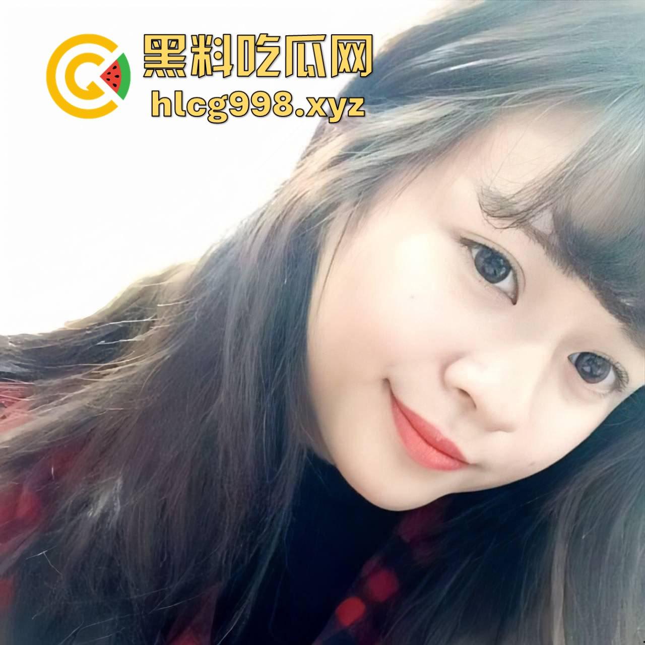 山东临沂罗庄的熟人妻李秀平，跟闺蜜酒店开房狂欢，粉鲍黑逼撅着翘，吃鸡巴像吸牛奶！-4