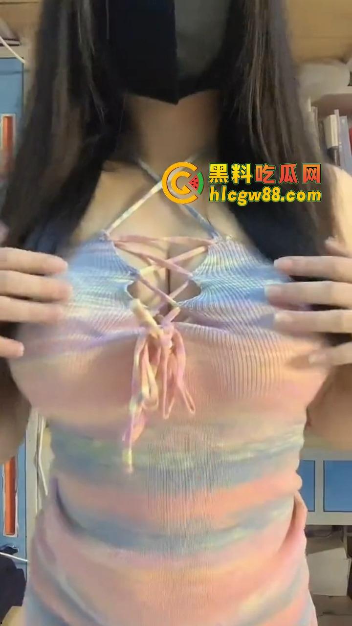 南开大学大二【师悦妮】恋爱期间手机设防满世界撩骚,日逼口嫌体正直,分手后接盘侠请三思!-1