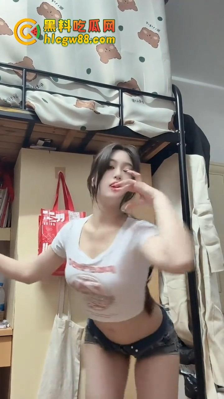 南开大学大二【师悦妮】恋爱期间手机设防满世界撩骚,日逼口嫌体正直,分手后接盘侠请三思!-4