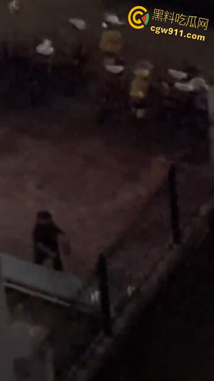 你的外卖正在被攻击,广西北海艺术设计学院惊现外卖杀手!监控拍下肥胖女贼连续偷餐,还专挑贵的真可耻!-2