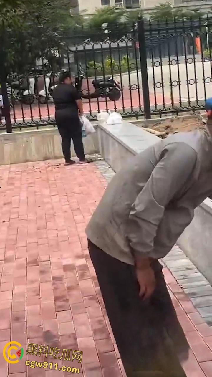 你的外卖正在被攻击,广西北海艺术设计学院惊现外卖杀手!监控拍下肥胖女贼连续偷餐,还专挑贵的真可耻!-6