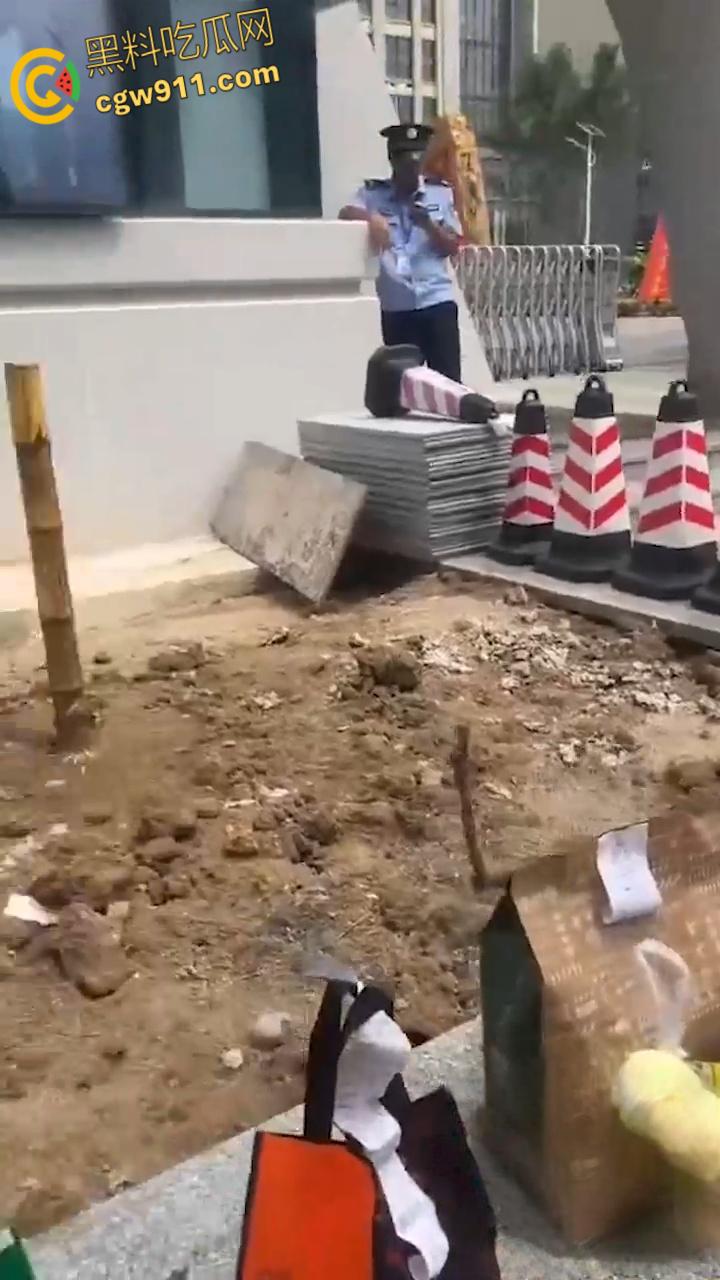 你的外卖正在被攻击,广西北海艺术设计学院惊现外卖杀手!监控拍下肥胖女贼连续偷餐,还专挑贵的真可耻!-7