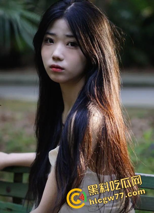 珠海学院研究生【章欣欣】包养到淫化，嫩穴被插黑，后入翘臀爽爆，每次舔棒都求射嘴里，骚得太上头！-3