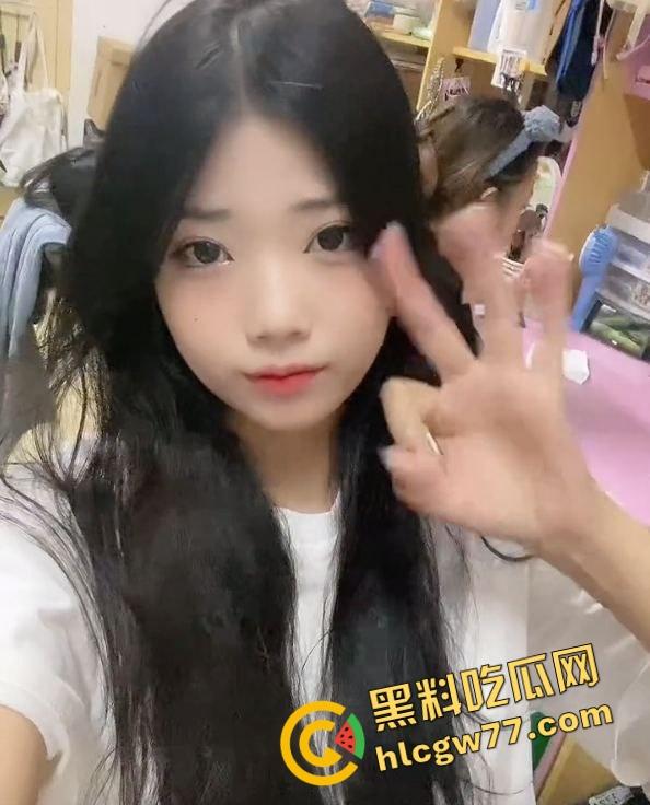 珠海学院研究生【章欣欣】包养到淫化，嫩穴被插黑，后入翘臀爽爆，每次舔棒都求射嘴里，骚得太上头！-4