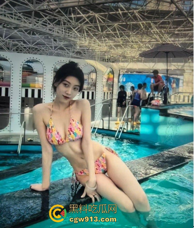 景德镇美术学院【郭慧沫】做爱视频泄密,蕾丝内裤包裹不住肥嫩的屁股,奶子呼之欲出,口爆后入各种姿势玩不停!-1