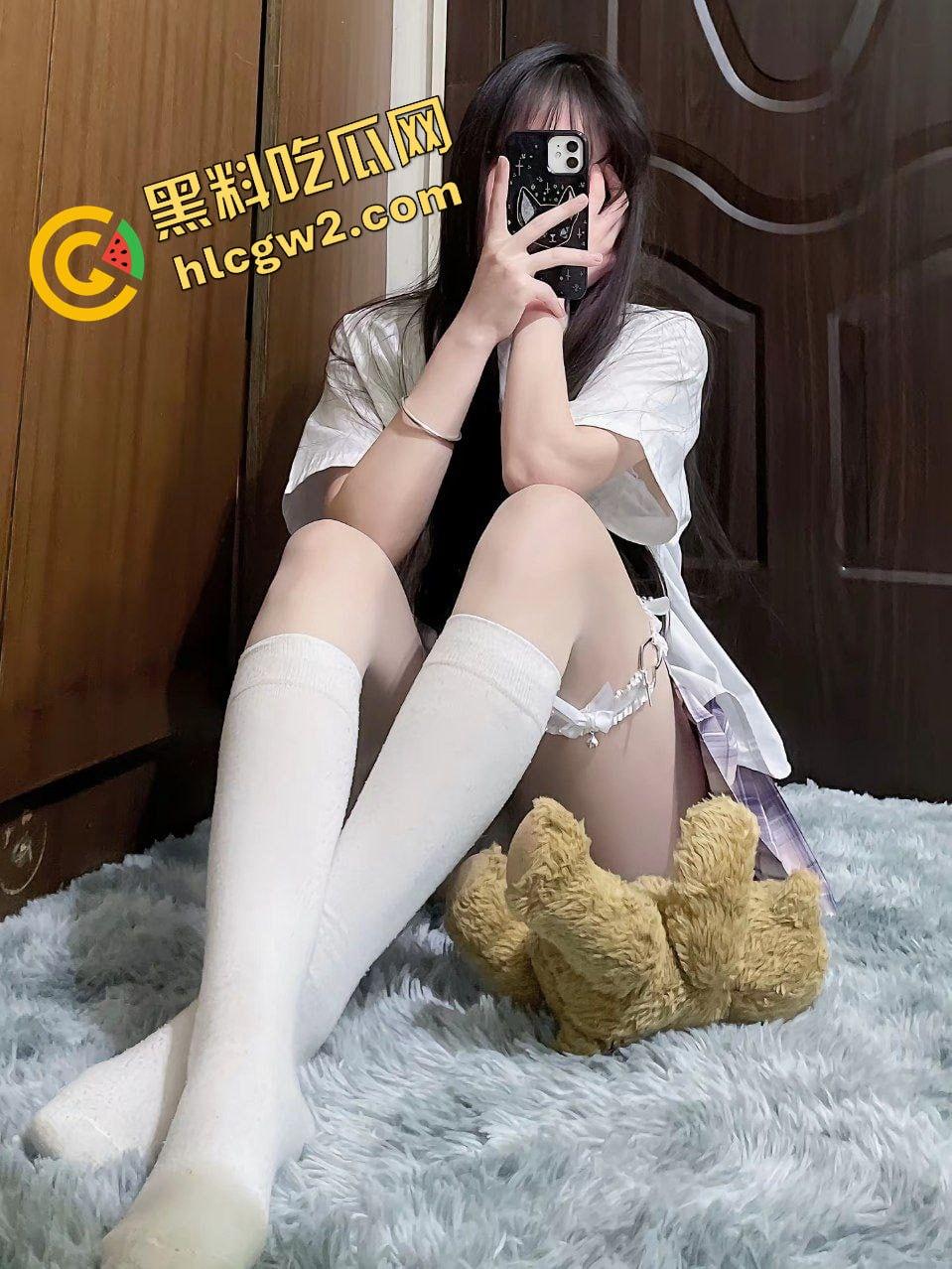 抖音JK白丝美腿少女『今天』和男朋友酒店白丝做爱遭外泄！男友真性福！独家曝光！-6