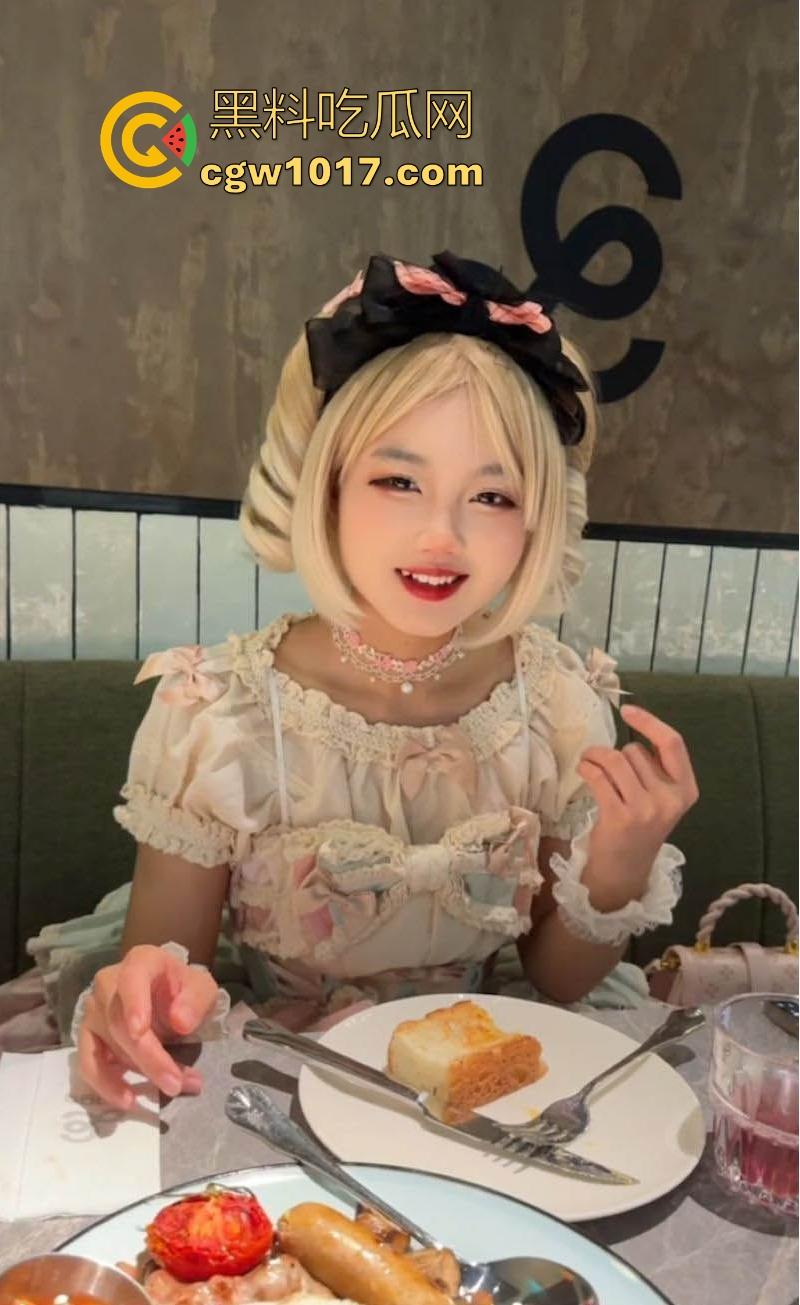 约炮超极品小萝莉，酒店被大神后入狂肏，黑丝撕裂骚穴喷汁，从懵懂可爱转骂人浪叫！-2