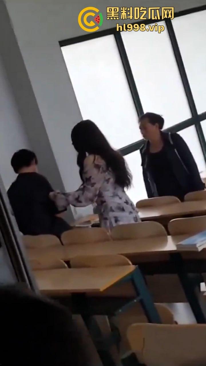 妹子带妈跨越千里手撕武工大学劈腿渣男 白玩两年说散就散？-6