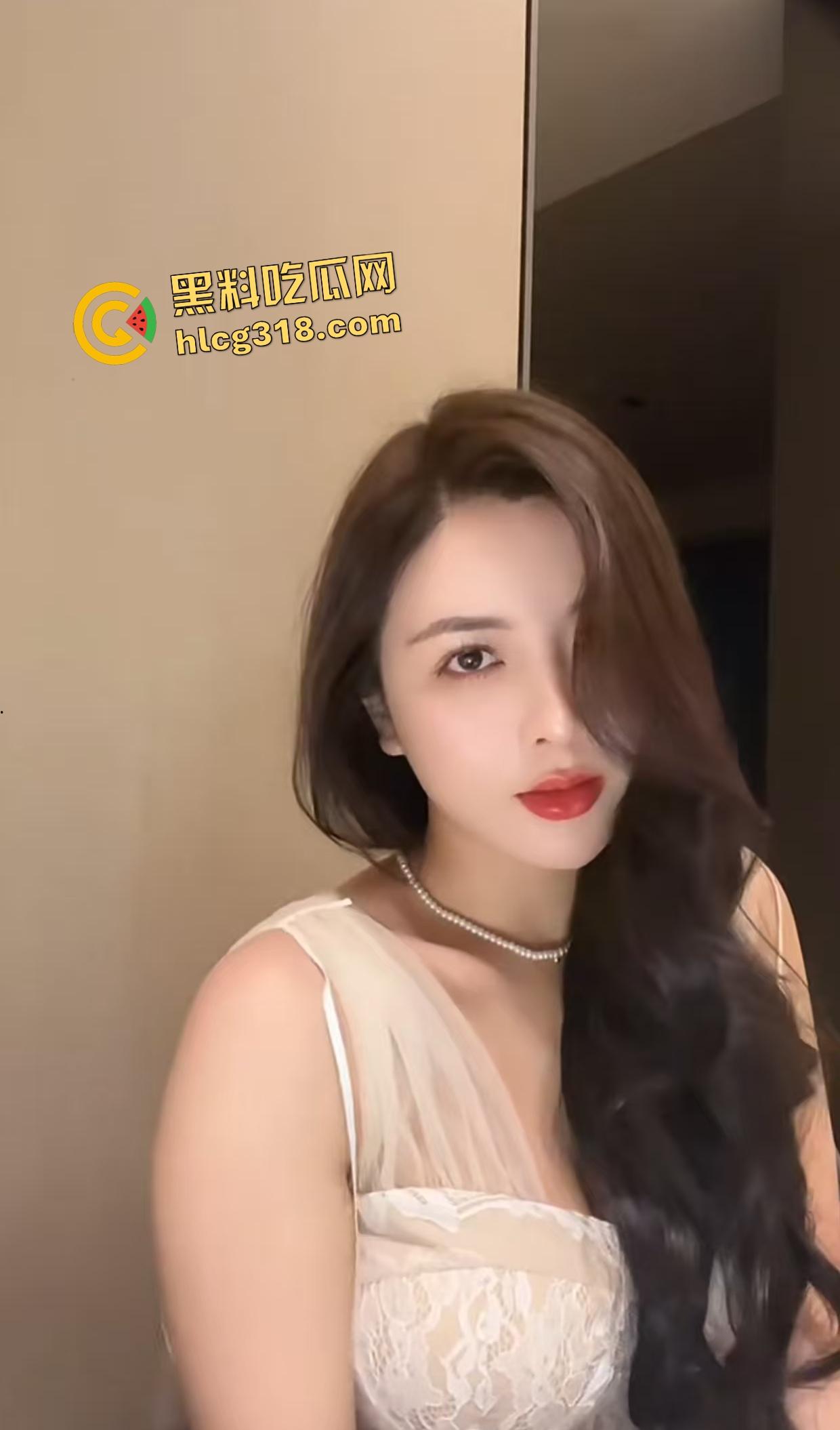 饥渴少妇吃鸡巴如“奥拉夫”开大!女上位腰臀合力狂扭鸡巴,爽到男的喔喔叫!-2