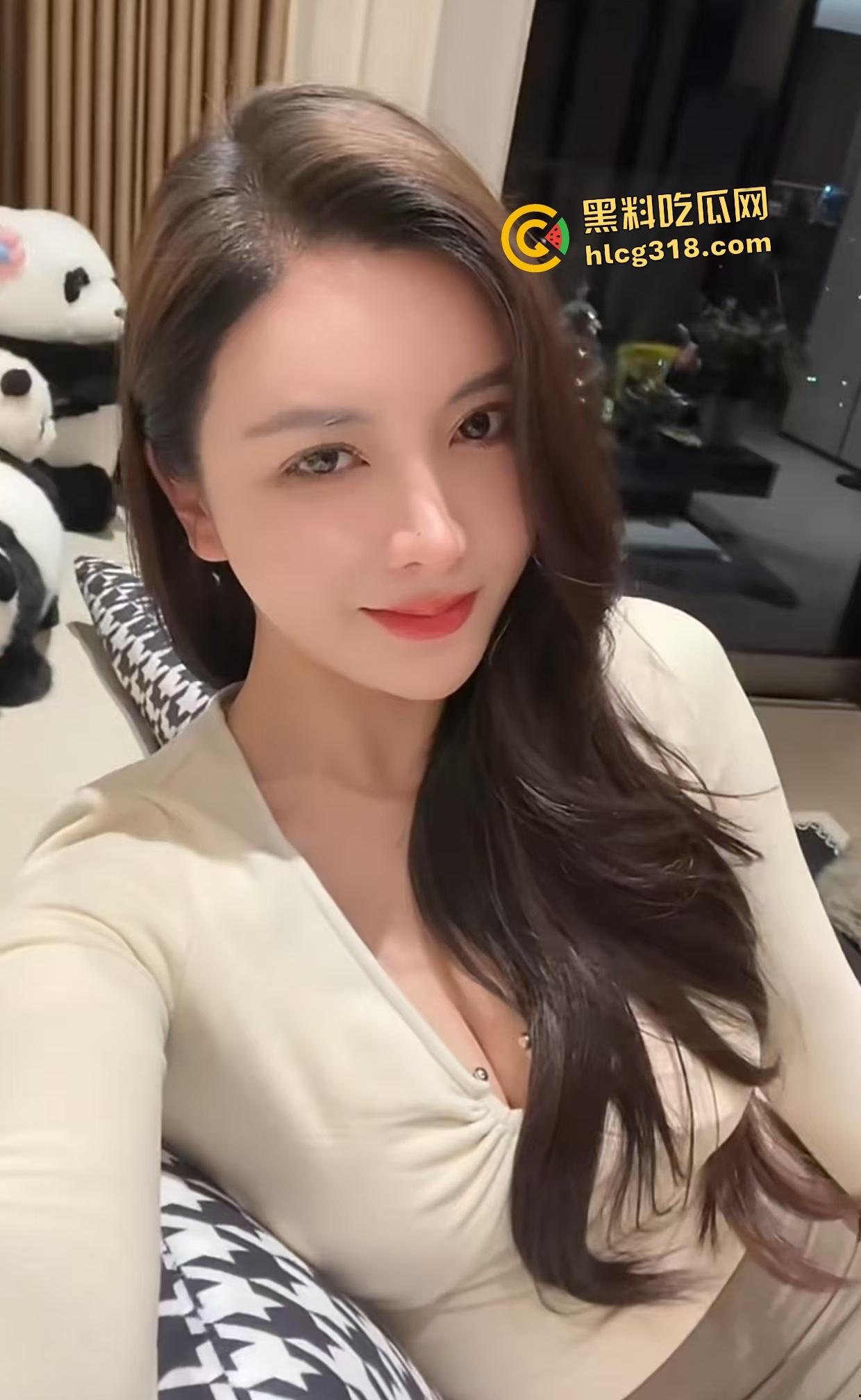 饥渴少妇吃鸡巴如“奥拉夫”开大!女上位腰臀合力狂扭鸡巴,爽到男的喔喔叫!-3