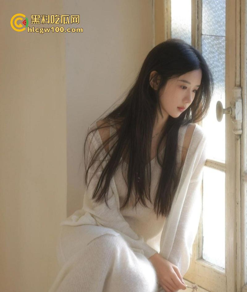 中央戏剧学院外围女【圈圈】特斯拉车震直播，主动送炮邀请群友内射骚穴，被操哭展现母狗本色！-1