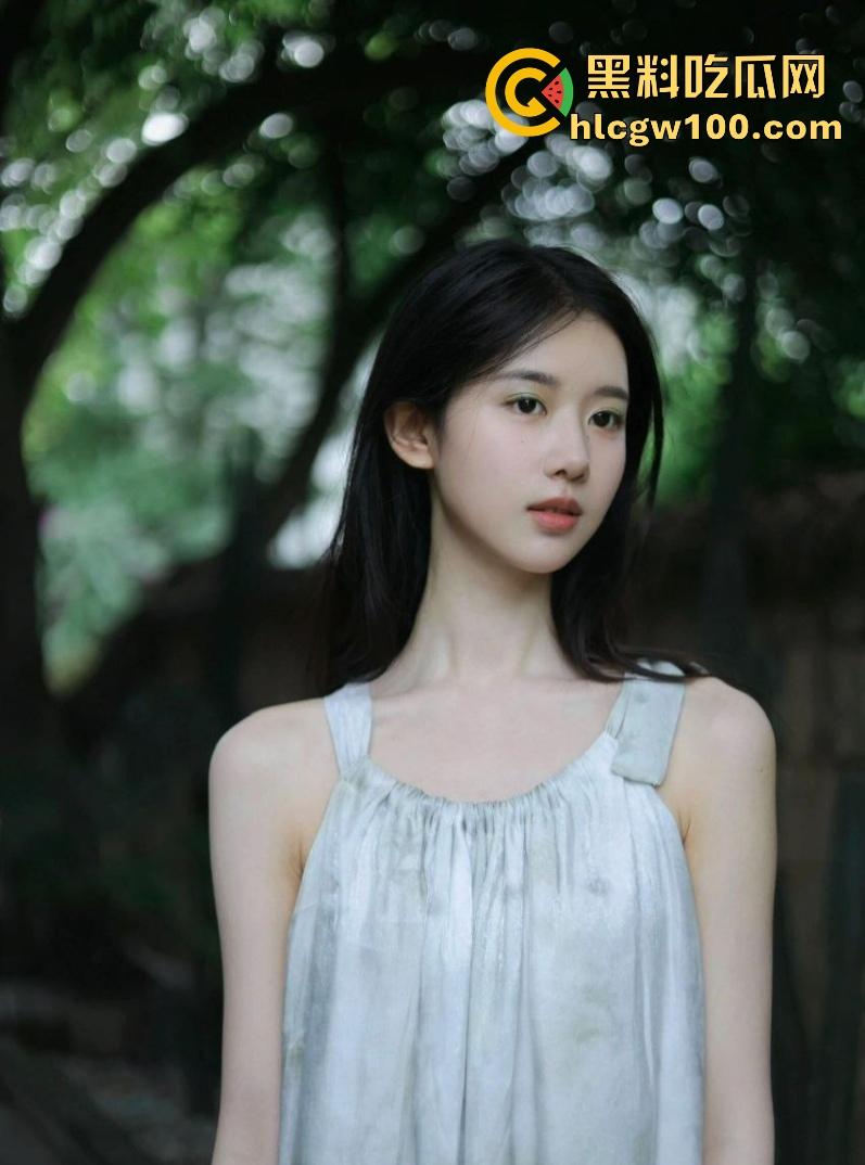 中央戏剧学院外围女【圈圈】特斯拉车震直播，主动送炮邀请群友内射骚穴，被操哭展现母狗本色！-11