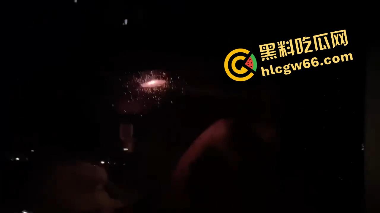 野外DO逼爽文，从凉亭到课桌，从后备箱到阳台，一路干遍城市角落，感觉一来立马顶进去！-14