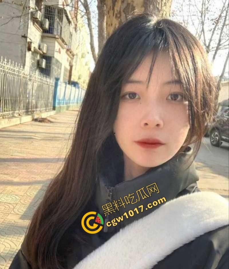 安徽合肥21岁清纯学生妹报复男友,网约激情遇大屌炮友,跪地口交浓精颜射敷脸,淫靡画面刺激至极!-1