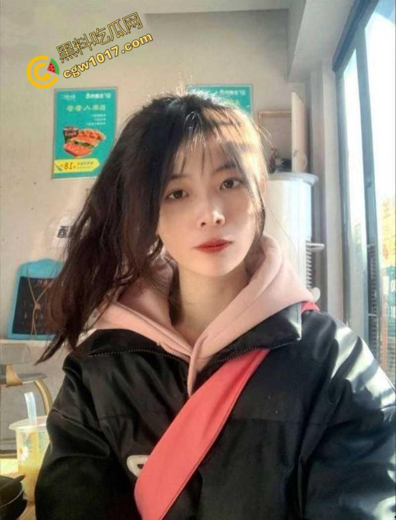 安徽合肥21岁清纯学生妹报复男友,网约激情遇大屌炮友,跪地口交浓精颜射敷脸,淫靡画面刺激至极!-3