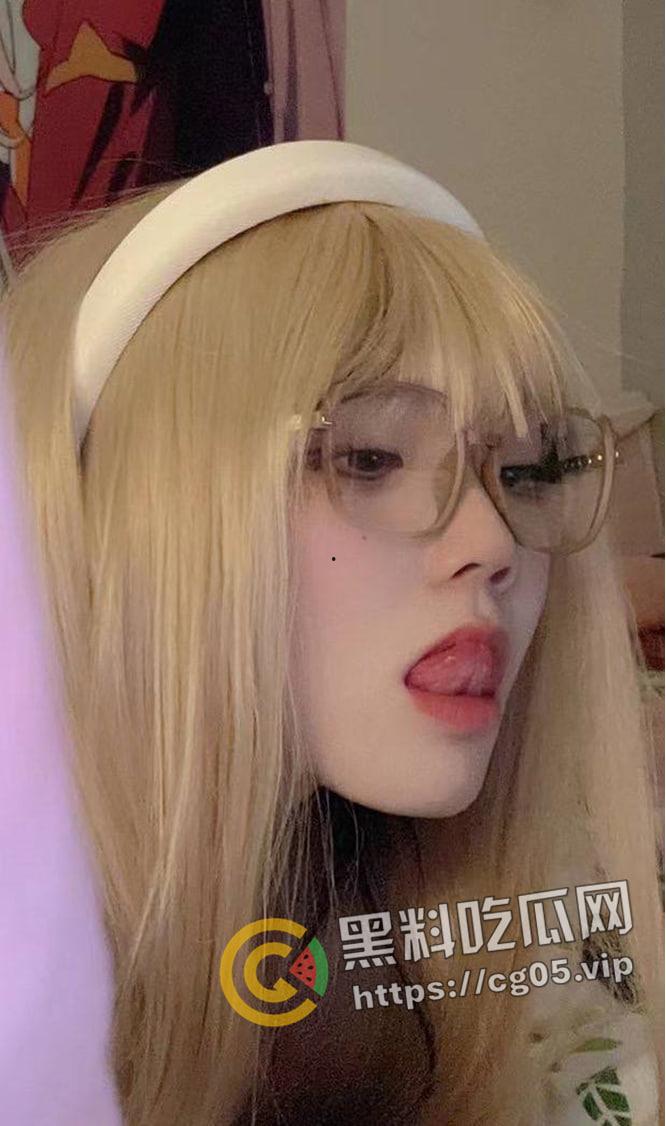 西安大学校花反差婊 颜值逆天却是臭母狗 在夜店厕所被人强奸后爱上被羞辱 出租屋约炮陌生网友 视频被流出-3