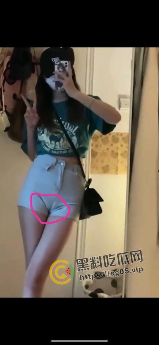 西安大学校花反差婊 颜值逆天却是臭母狗 在夜店厕所被人强奸后爱上被羞辱 出租屋约炮陌生网友 视频被流出-6