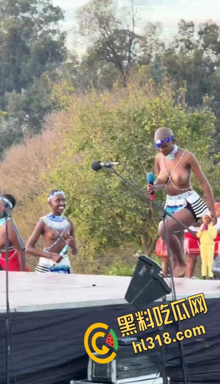 开普敦东部Miss inkciyo传统选美比赛，参加选手必须是处女，性感酮体舞台一展歌喉，不得不说真有看点 !-1