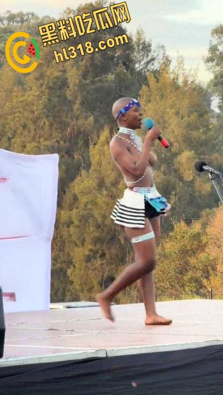 开普敦东部Miss inkciyo传统选美比赛，参加选手必须是处女，性感酮体舞台一展歌喉，不得不说真有看点 !-2