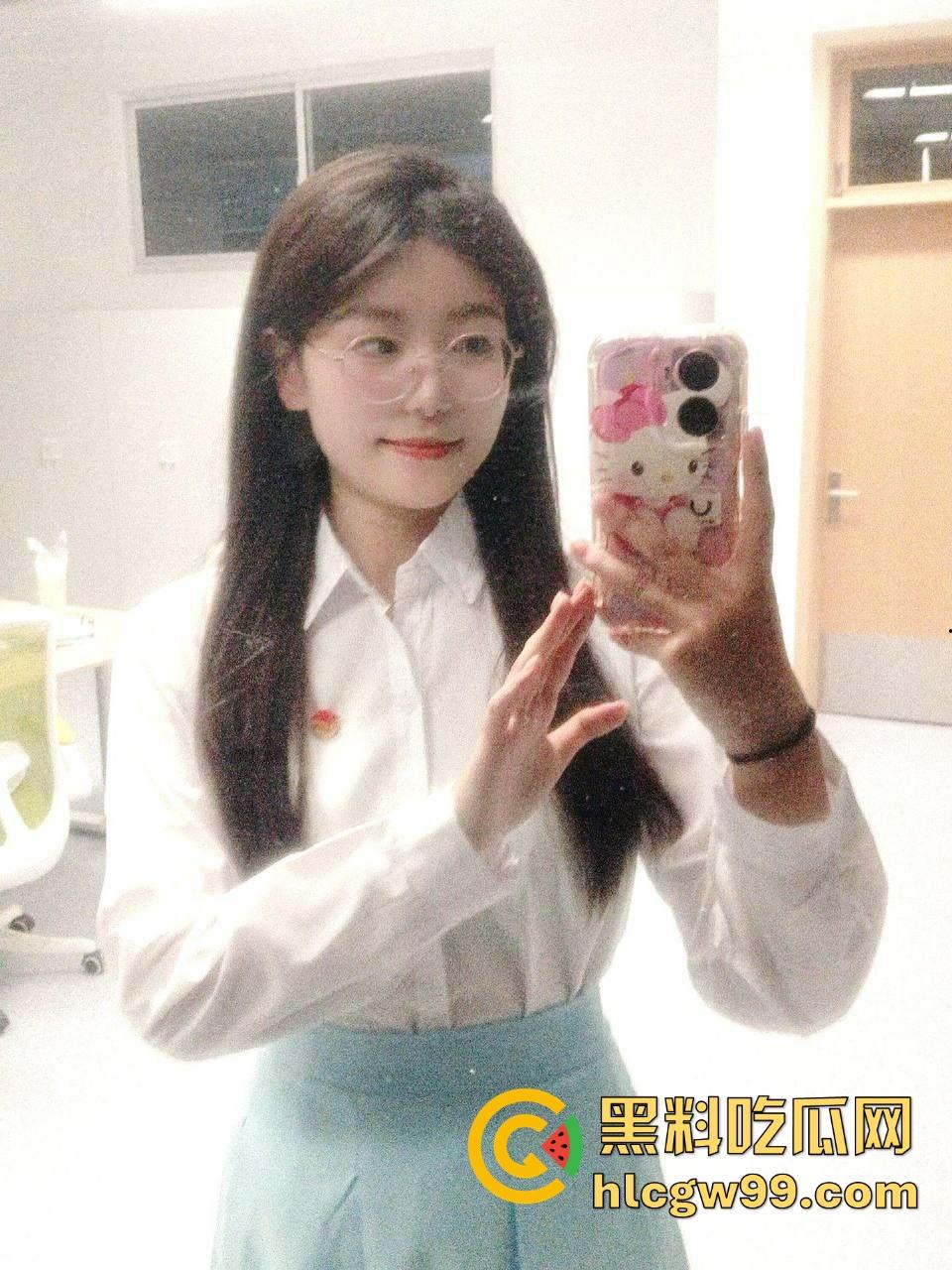 极品反差眼镜妹挑逗炮友开房做爱 御姐型反差眼镜嫩妹被炮友肆意玩弄 没天要两炮说要让逼给捅烂!-4