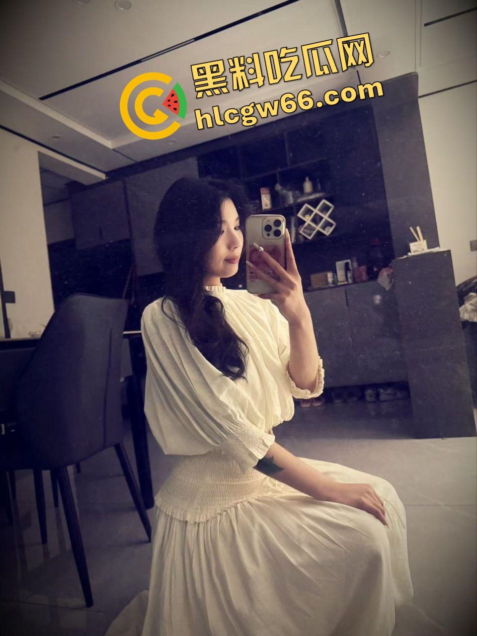 后入神器不是姿势，是肛塞！肛塞就是女友的钻石耳钉，后入角度一看骚得优雅，真他妈赏心悦目！-9