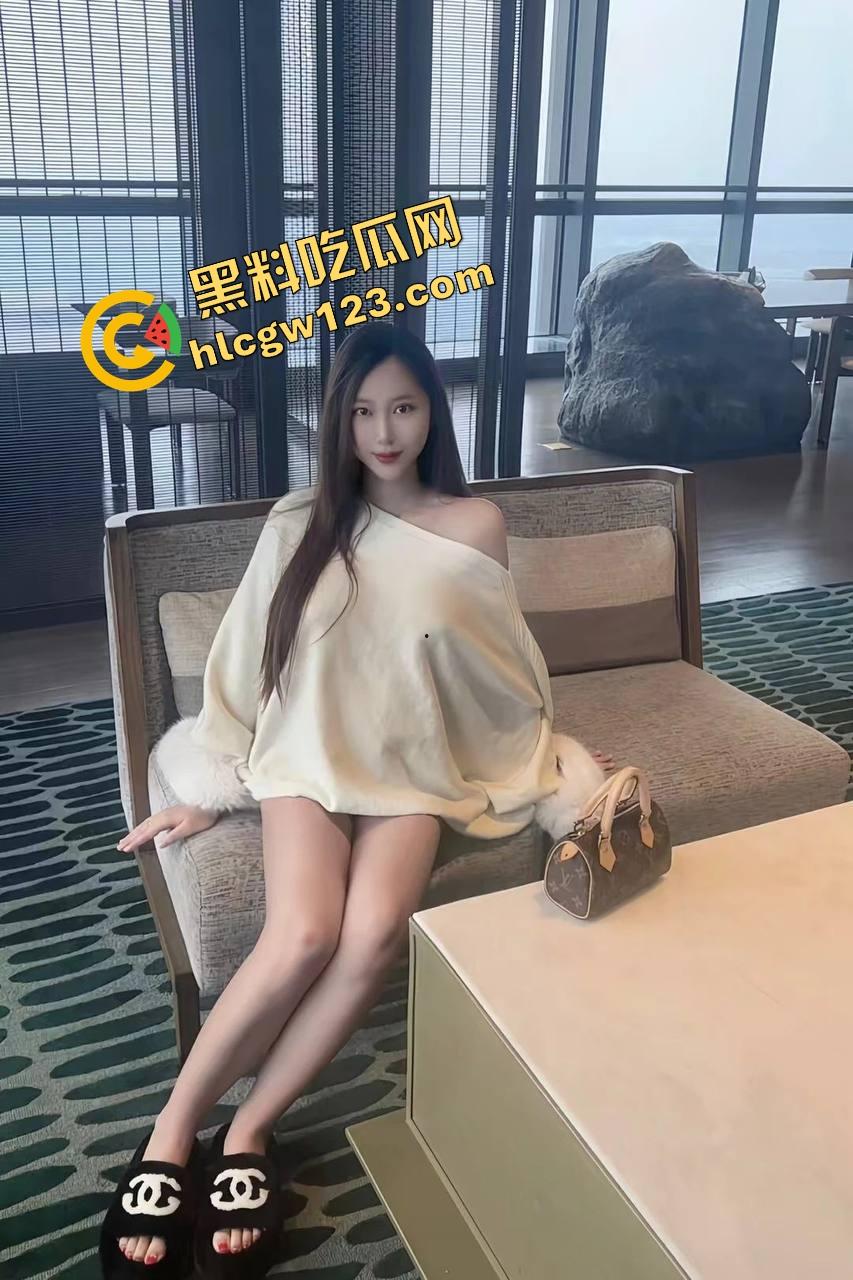 岳母端午串门趁闺女上班勾引女婿大屌狂插，骚逼夹得鸡巴冒火星无套爆射子宫，嫩奶巨乳舔到爽断魂！-2