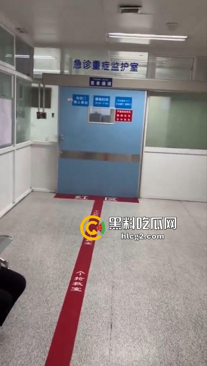 云南昆明一商铺广告牌设施坠落 导致现场7伤3死！一宝妈两个女儿被砸的头破血流 自述经历泣不成声！-6