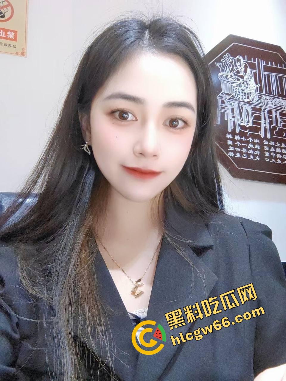 重庆财大新疆母狗『夏兹热丽』第一次刚破处就被拍下口吞脸射，鲍图奶照全网流出，干完还舔精自拍！-3