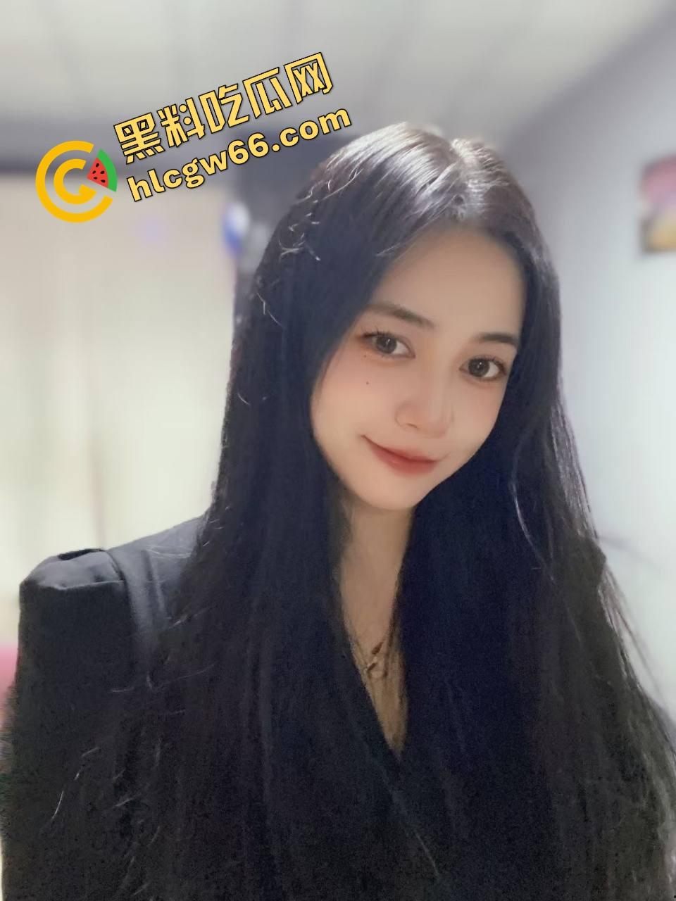 重庆财大新疆母狗『夏兹热丽』第一次刚破处就被拍下口吞脸射，鲍图奶照全网流出，干完还舔精自拍！-5