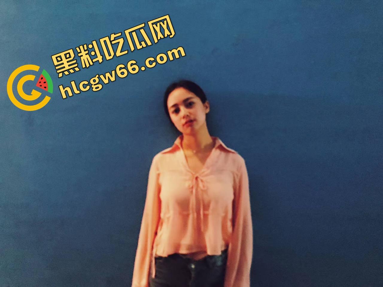 重庆财大新疆母狗『夏兹热丽』第一次刚破处就被拍下口吞脸射，鲍图奶照全网流出，干完还舔精自拍！-12