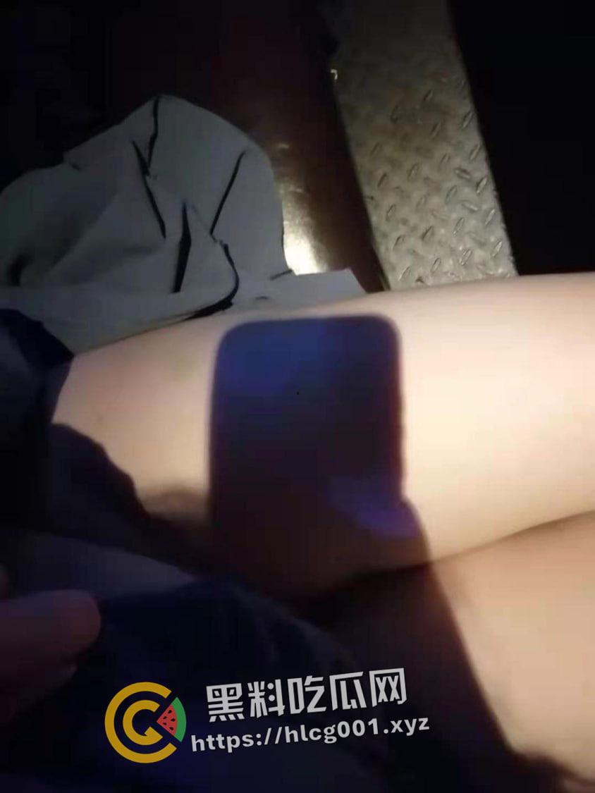 潍坊反差婊【刘怡宁】异地恋中和自己考研班上的男生偷吃 肥美身材 多汁嫩穴和大量生活照被流出-30