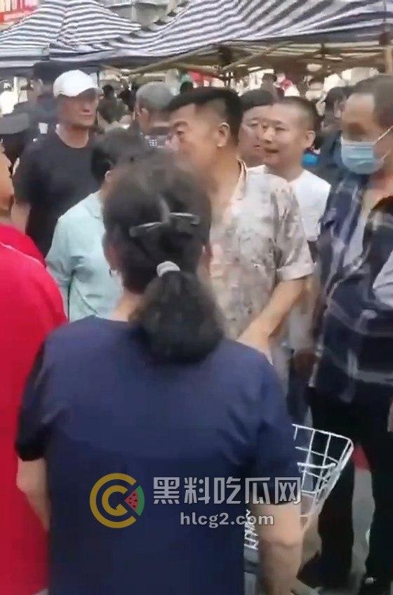 辽宁沈阳天山路亚明市场灭门惨案！争夺摊位引发血案，女儿帮忙卖菜竟成牺牲品！-5