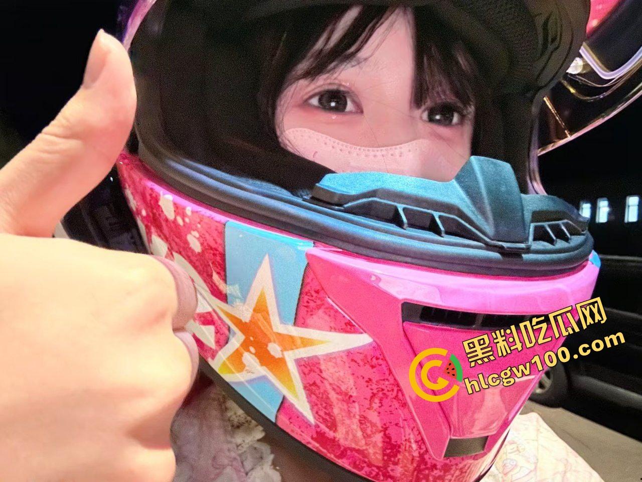 广西北海清纯机车女孩【袁晴】机车女反差骚贱的一面，约炮酒吧小帅后入猛插，抱起来爆操！独家流出！-2