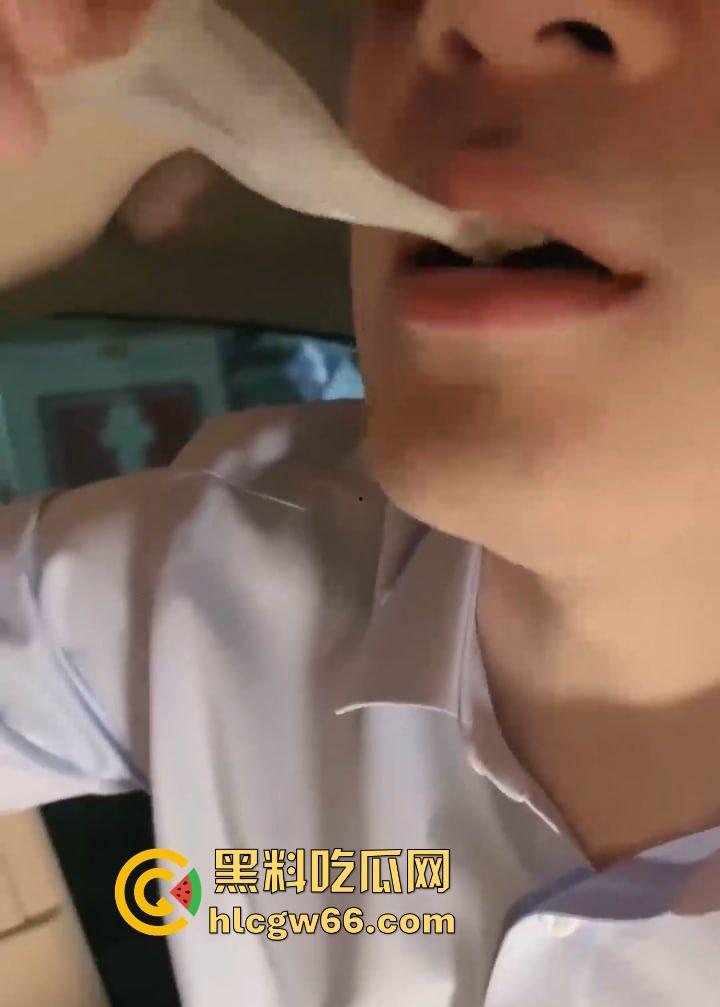 绿帽奴的高超境界 车载冰箱里不是放饮品的而是冷藏着老婆用过的避孕套 没事就拿出来嗦两口！-9