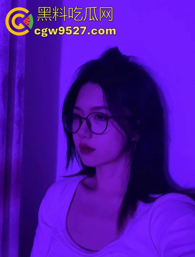 潍坊学院甜美女神【王媛媛】，乖巧的圆脸学生妹，长得很像某个明星，又嫩又听话，被男友狠狠拿捏调教！-4