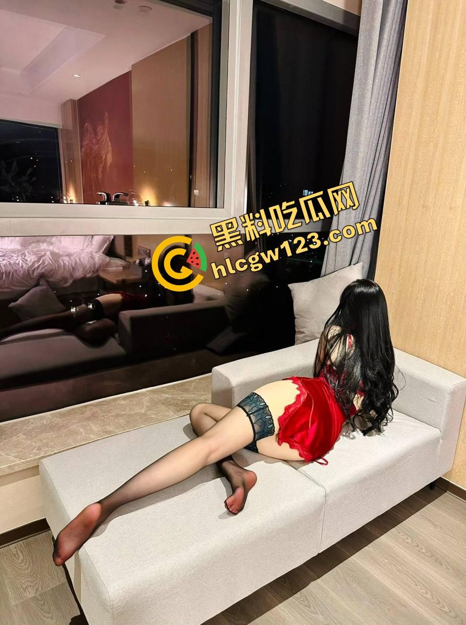 瓜友群里分享这丝袜这腿这骚劲儿,这少妇你能忍住不撸?群友们别光装哑巴忙着动手,是不是不行了?-3