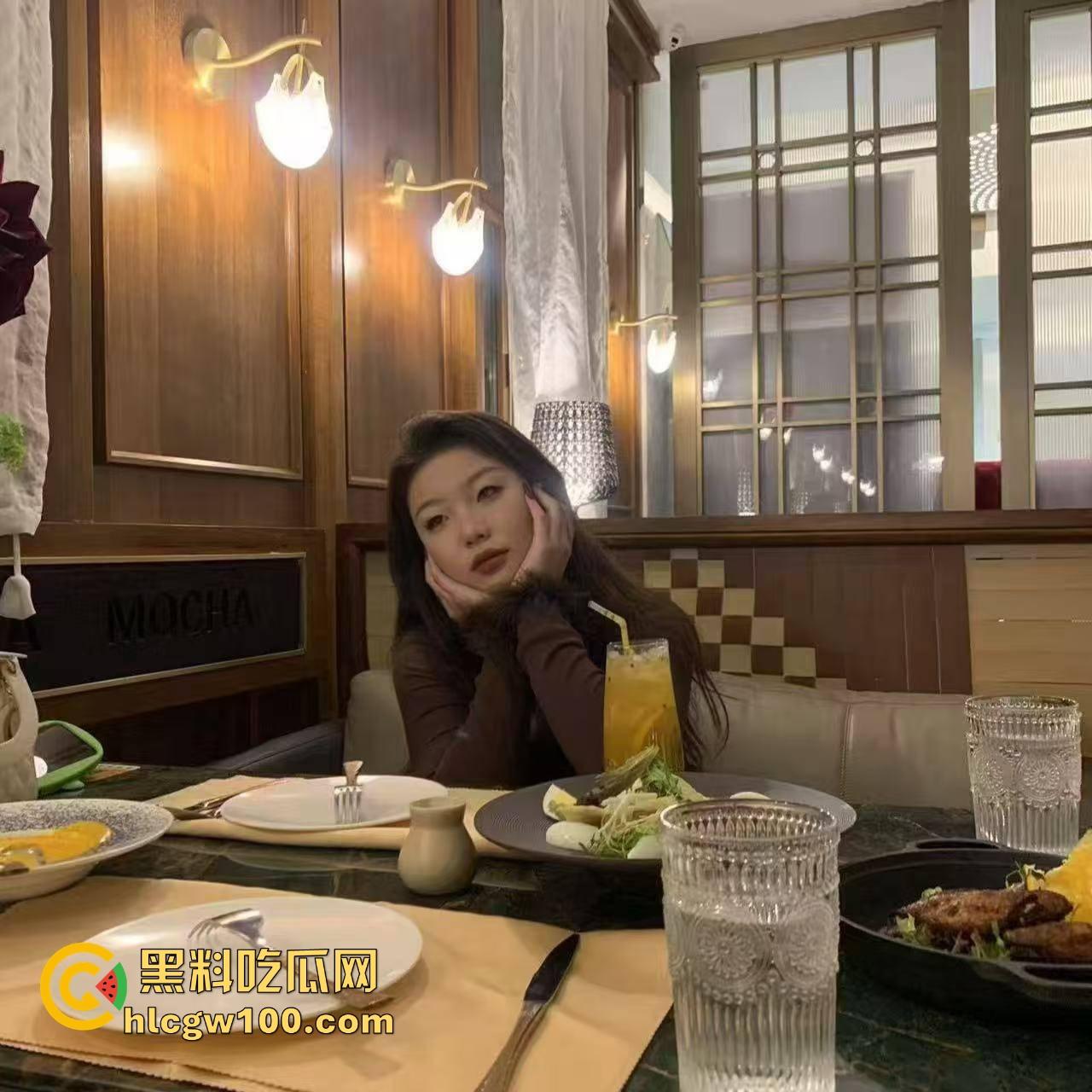 南京茶百道店长【李梅】夜晚跟老板玩激情车震,车上疯狂套弄,骚得像吸棒棒糖一样把老板爽翻!-4