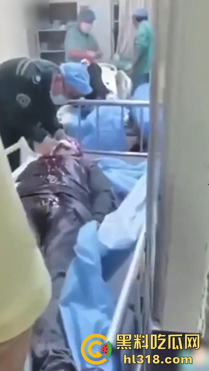 秦皇岛红桥里砍人事件，持刀报复社会在大街上见人就砍，据说有20多人被砍，目前人已被逮捕！-2