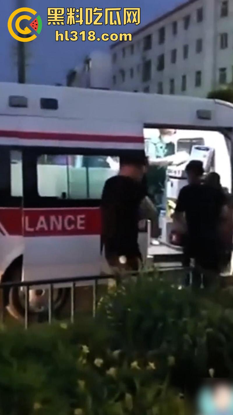 秦皇岛红桥里砍人事件，持刀报复社会在大街上见人就砍，据说有20多人被砍，目前人已被逮捕！-5