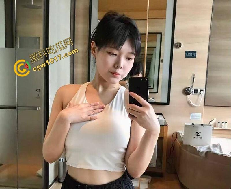 佛山白富美【陈佳涵】约炮视频曝光：体育生疯狂爆操堪比炮机，爆乳乱颤，嫩穴淫水四溢，各种姿势操得天昏地暗！-2