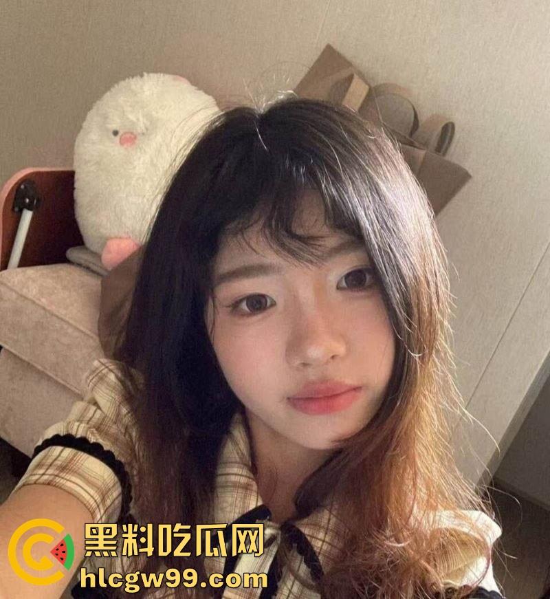 常州实习女大学生【林欣怡】讲台上是气质语文老师 私下是个反差母狗 狗链捆绑口交吃鸡令人乍舌!-1