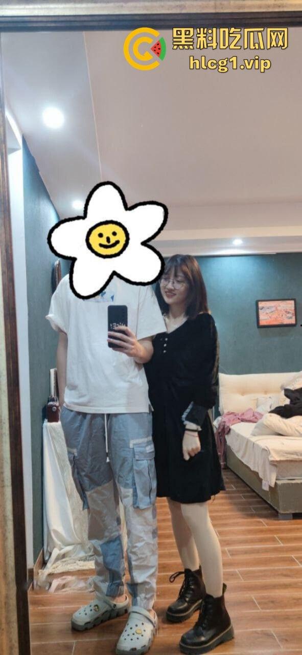 杭州海“龟”【潘玲玲】受眼镜男指导进军直播业 旁边还有打光的-8