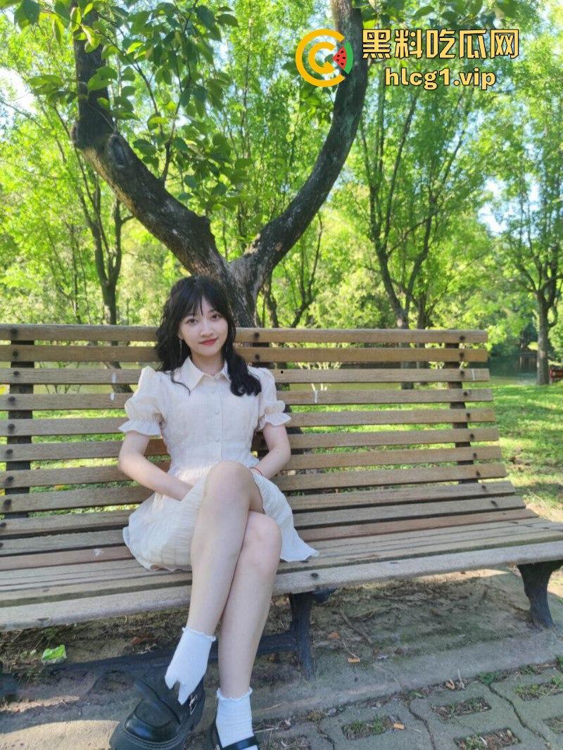 杭州海“龟”【潘玲玲】受眼镜男指导进军直播业 旁边还有打光的-12