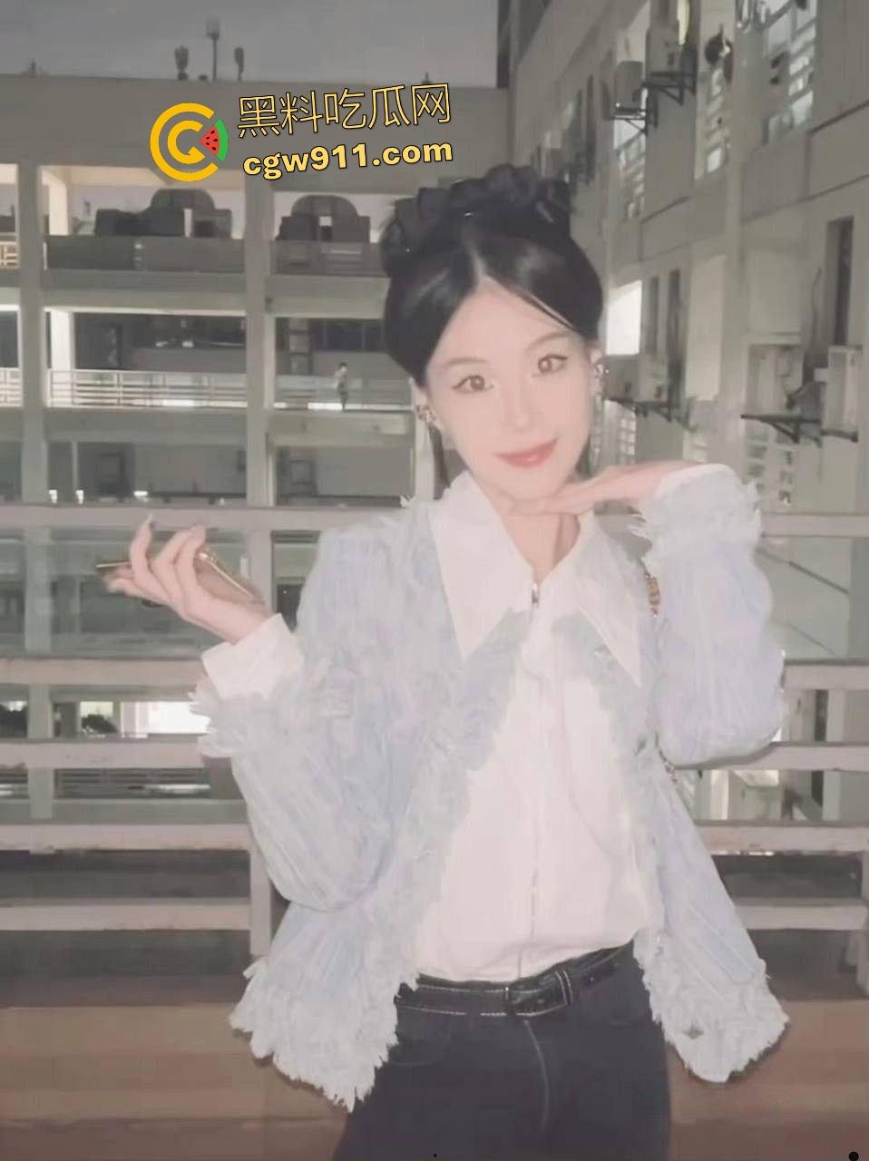 广东职院露脸美女【刘林海】,私下约金主调教,金主栓狗链玩弄嫩穴,直叹“操过最浪的婊子”!-1