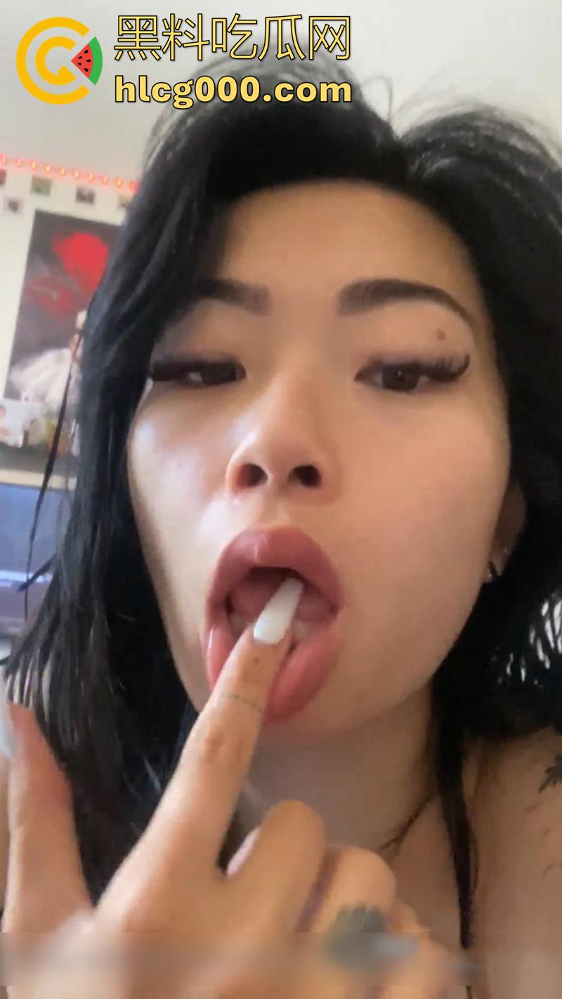 来自北京的白富美,骚母狗留学生【凌潇雨】,出国后放飞自我,加入Onlyfans各种发骚,这是暴露本性了啊!-1