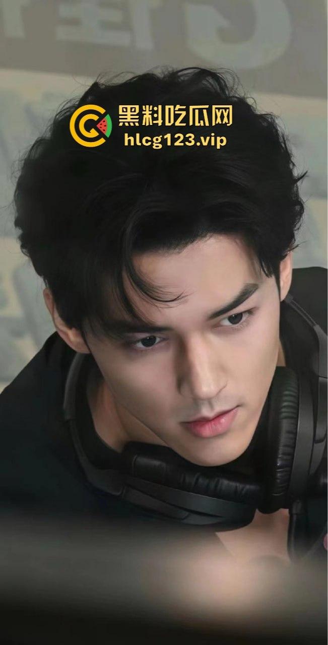 舔富婆逼吸室友鸡，封神男主【陈牧驰】全能渣男实锤！男女通吃进退自如，娱乐圈果然玩的就是花！-34